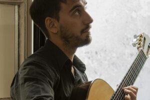 Francisco Alonso interpreta Danza de los bosques de Leo Brouwer